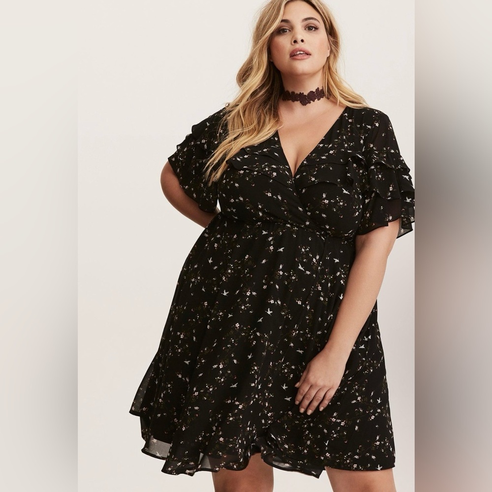 Torrid Black Floral Bird Novelty Print Cottagecore Flutter Sleeve Dress Size 1